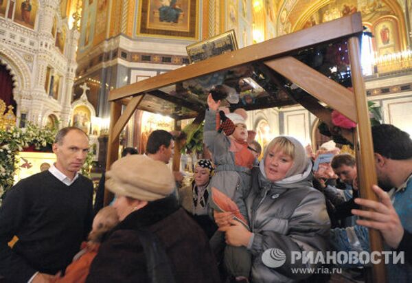 La reliquia sagrada Cinturón de la Virgen se expone en la catedral de Cristo Salvador de Moscú - Sputnik Mundo