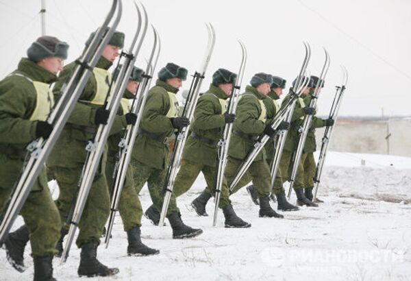 Entrenamiento invernal para los oficiales del Ejército ruso - Sputnik Mundo