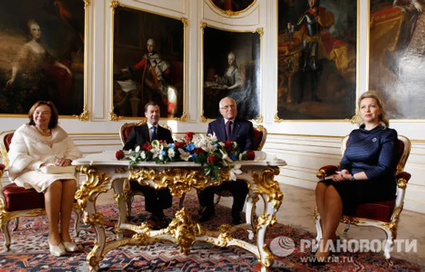 El presidente y la primera dama de Rusia visitan la República Checa El presidente y la primera dama de Rusia visitan la República Checa - Sputnik Mundo