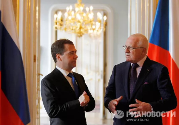 El presidente y la primera dama de Rusia visitan la República Checa El presidente y la primera dama de Rusia visitan la República Checa - Sputnik Mundo