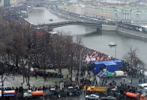 Protestas contra resultados de las legislativas en Moscú y San Petersburgo  - Sputnik Mundo