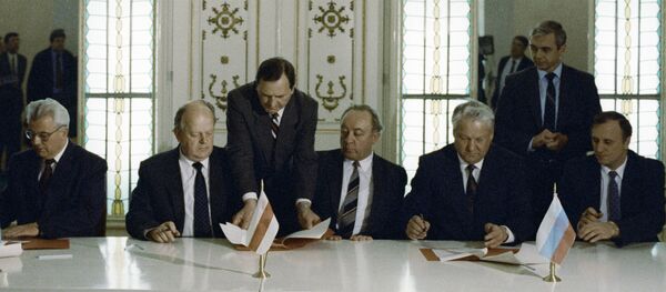 La creación de la CEI La creación de la CEI - Sputnik Mundo