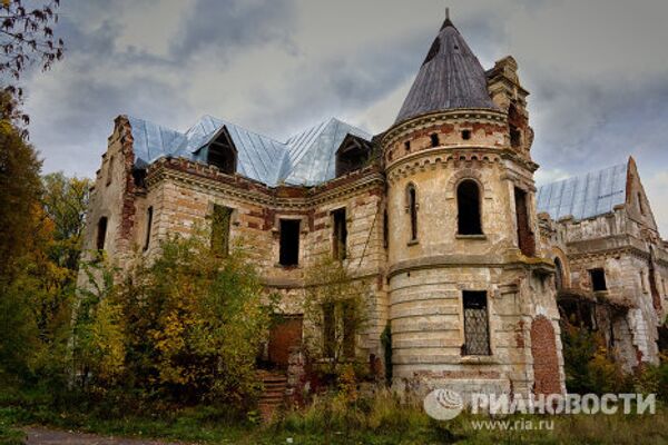 Palacio gótico en un rincón olvidado de Rusia - Sputnik Mundo