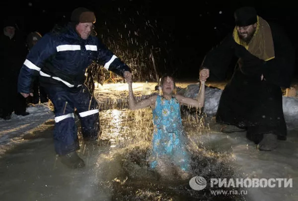 Baños de la Epifanía en Rusia y Bielorrusia - Sputnik Mundo