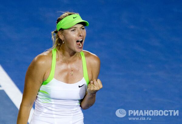 La tenista rusa Sharapova y su novio esloveno Sasha Vujacic  - Sputnik Mundo