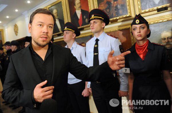 La Policía de Rusia estrena nuevo uniforme La Policía de Rusia estrena nuevo uniforme - Sputnik Mundo