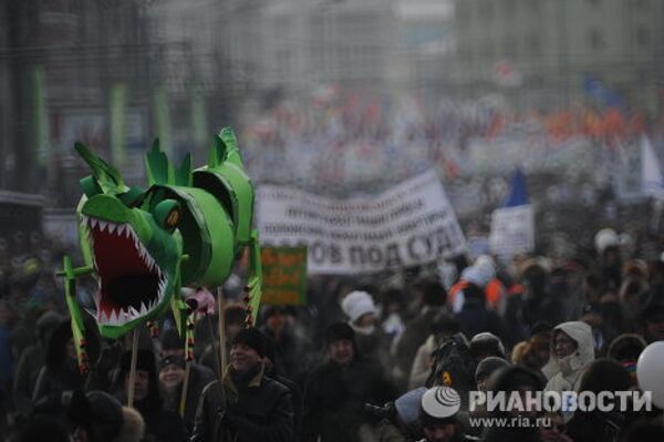 Un toque de carnaval en las manifestaciones de Moscú - Sputnik Mundo