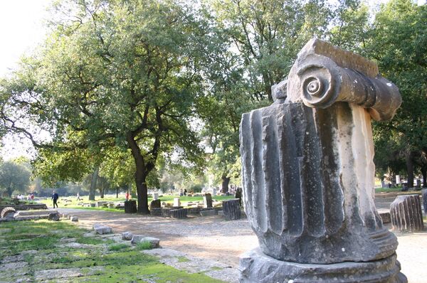 El ministro griego de Cultura dimite tras robo en el museo de Olimpia - Sputnik Mundo