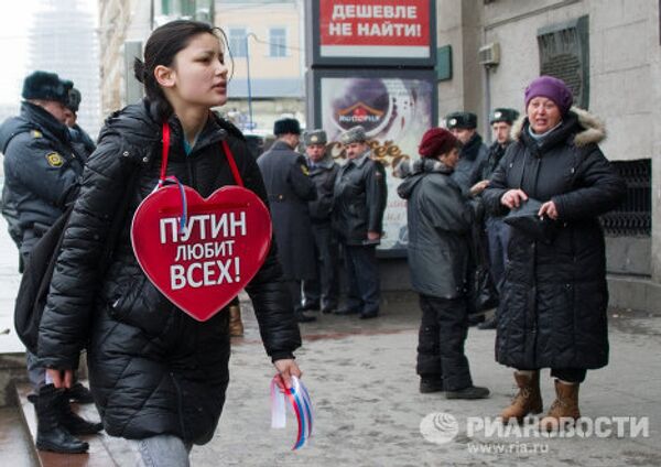 Corazones y banderas en apoyo a Vladímir Putin en Moscú - Sputnik Mundo