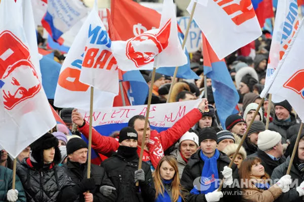 Partidarios de Putin celebran un mitin en Moscú Partidarios de Putin celebran un mitin en Moscú - Sputnik Mundo