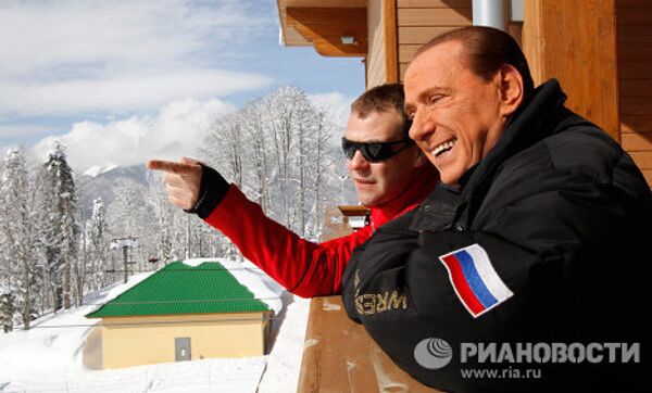 Medvédev, Putin y Berlusconi visitan la estación de esquí Krasnaya Poliana - Sputnik Mundo