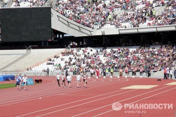 Carreras de caridad en el estadio olímpico de Londres - Sputnik Mundo