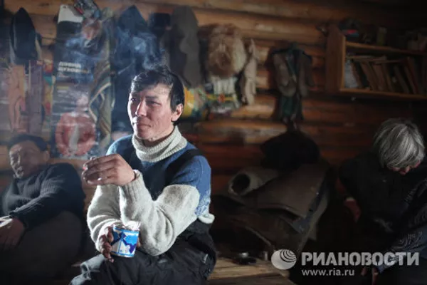 Rutina nómada de los pastores de renos en el Extremo Norte de Rusia Rutina nómada de los pastores de renos en el Extremo Norte de Rusia - Sputnik Mundo