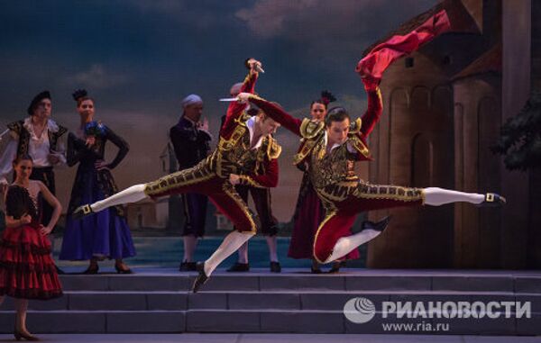 Pasiones españolas en el Teatro Mijáilovski y solistas que se evadieron del Bolshoi - Sputnik Mundo