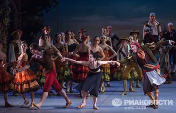 Pasiones españolas en el Teatro Mijáilovski y solistas que se evadieron del Bolshoi - Sputnik Mundo