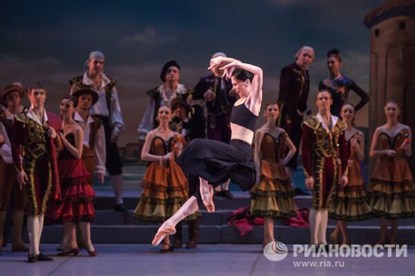 Pasiones españolas en el Teatro Mijáilovski y solistas que se evadieron del Bolshoi - Sputnik Mundo