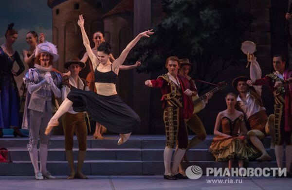 Pasiones españolas en el Teatro Mijáilovski y solistas que se evadieron del Bolshoi - Sputnik Mundo