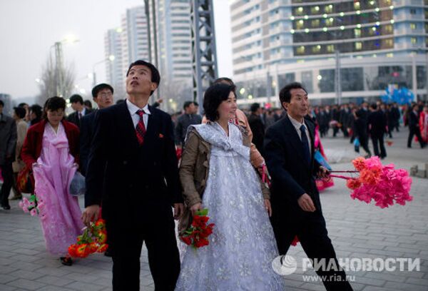 Júbilo en Pyongyang con motivo de inauguración de monumento a Kim Jong-il - Sputnik Mundo