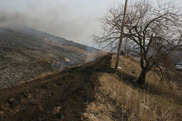 Incendios en las estepas de la zona del lago Baikal  - Sputnik Mundo