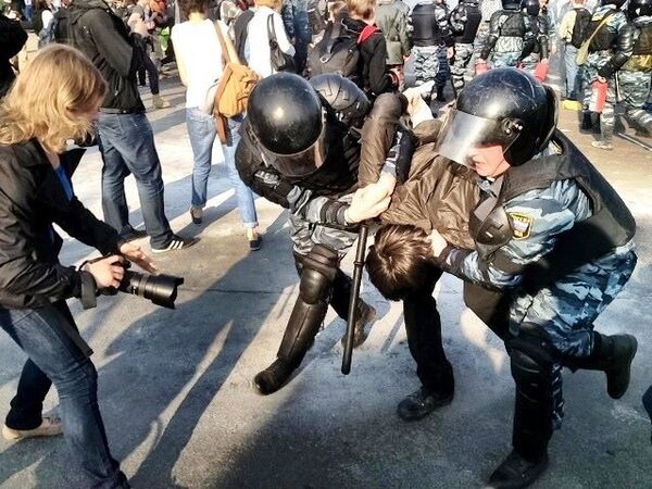 Desórdenes durante la manifestación opositora en el centro de Moscú - Sputnik Mundo