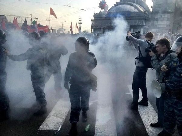 Desórdenes durante la manifestación opositora en el centro de Moscú - Sputnik Mundo