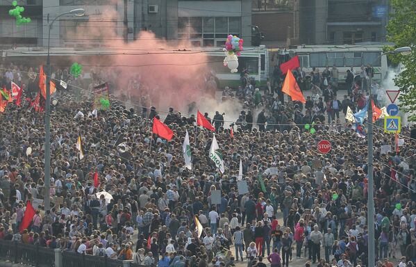 Desórdenes durante la manifestación opositora en el centro de Moscú - Sputnik Mundo