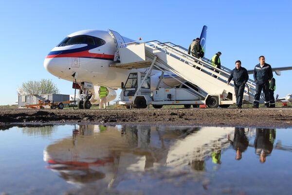 Avión ruso Sukhoi Superjet 100 - Sputnik Mundo