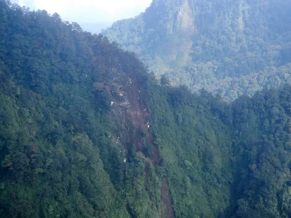 El Monte Salak es un cementerio de aviones destaca la prensa de Indonesia - Sputnik Mundo