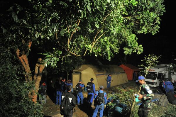 Embajada de Rusia en Indonesia confirma la localización de las “cajas negras” del SuperJet siniestrado - Sputnik Mundo