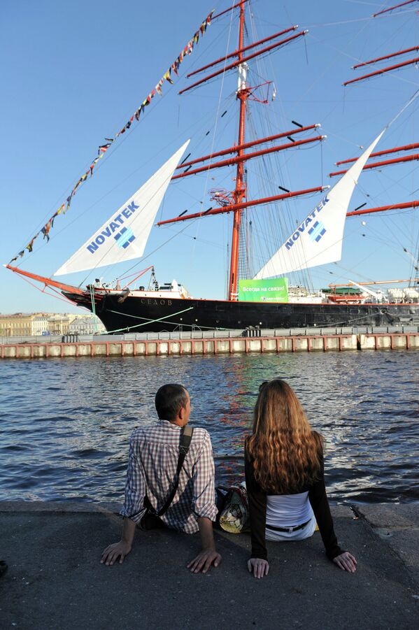 El velero ruso Sedov inicia la vuelta al mundo - Sputnik Mundo