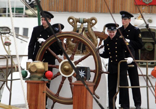 El velero ruso Sedov inicia la vuelta al mundo - Sputnik Mundo