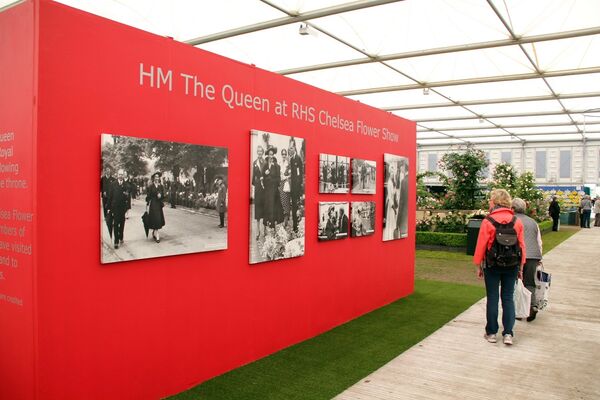 Festival de Flores de Chelsea dedicado al 60 aniversario de la entronización de la reina británica Isabel II - Sputnik Mundo