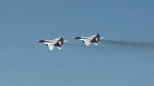 Cazas rusos Su-27 y MiG-29 simulan vuelos de combate en república rusa de Ingushetia - Sputnik Mundo