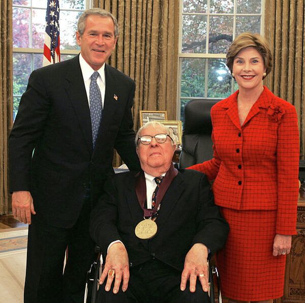 Crónicas terrestres de Ray Bradbury: su vida y obra - Sputnik Mundo