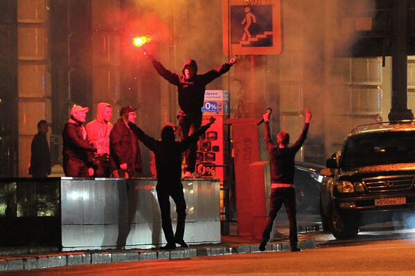 Hinchas rusos durante el partido Rusia vs República Checa en Euro 2012 - Sputnik Mundo