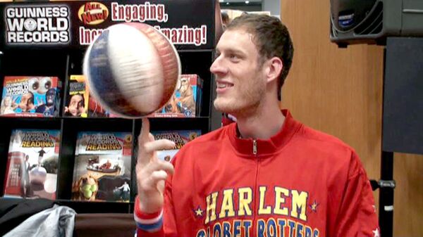 El basquetbolista más alto del mundo es presentado al público en Nueva York - Sputnik Mundo