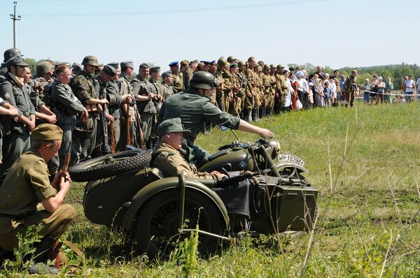 Clubes histórico-militares rusos reconstruyen episodios de la guerra contra Alemania nazi - Sputnik Mundo