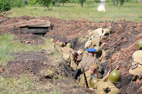 Clubes histórico-militares rusos reconstruyen episodios de la guerra contra Alemania nazi - Sputnik Mundo