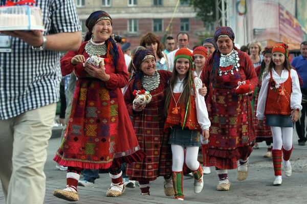 “Las Abuelas de Buránovo” actúan en Siberia - Sputnik Mundo