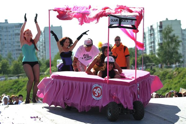 Carreras de carros artesanales Soapbox Race en Moscú - Sputnik Mundo