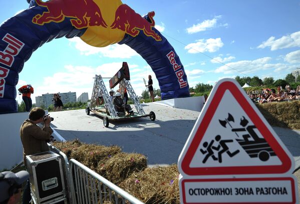 Carreras de carros artesanales Soapbox Race en Moscú - Sputnik Mundo