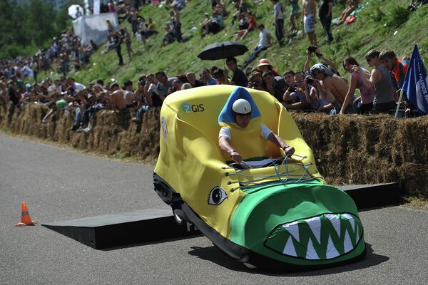 Carreras de carros artesanales Soapbox Race en Moscú - Sputnik Mundo