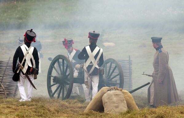 Reconstrucción de la batalla del río Koloch del año 1812 entre los ejércitos ruso y francés - Sputnik Mundo