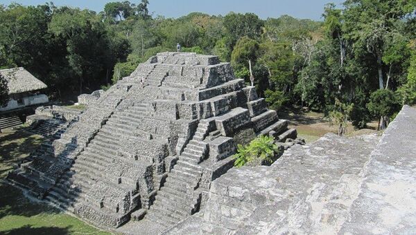 Una ciudad de la civilización maya - Sputnik Mundo