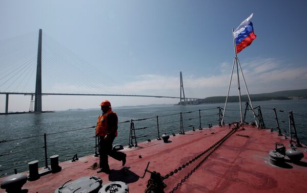 Ensayo del desfile naval del Día de la Armada de Rusia en Vladivostok - Sputnik Mundo