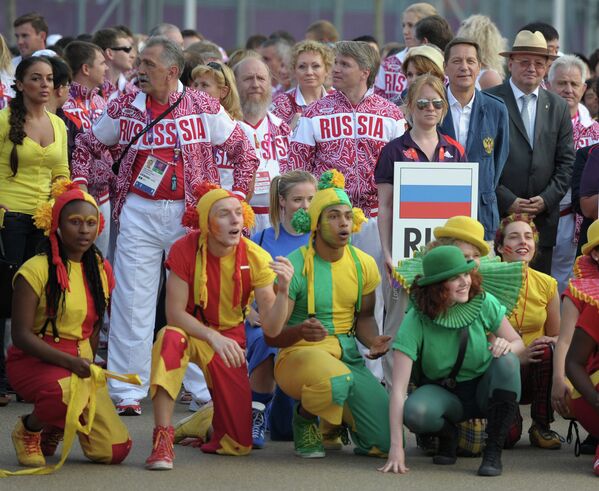 Ceremonia de izada de la bandera de Rusia en la Villa Olímpica de Londres - Sputnik Mundo