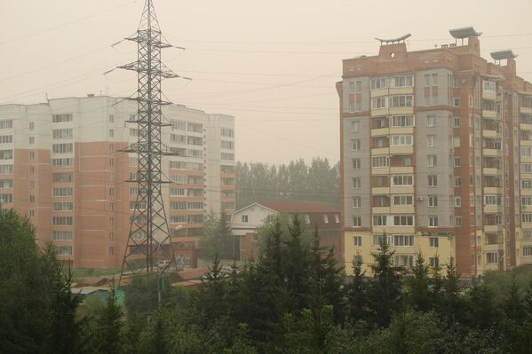 Humo de incendios forestales cubre ciudades de Siberia - Sputnik Mundo