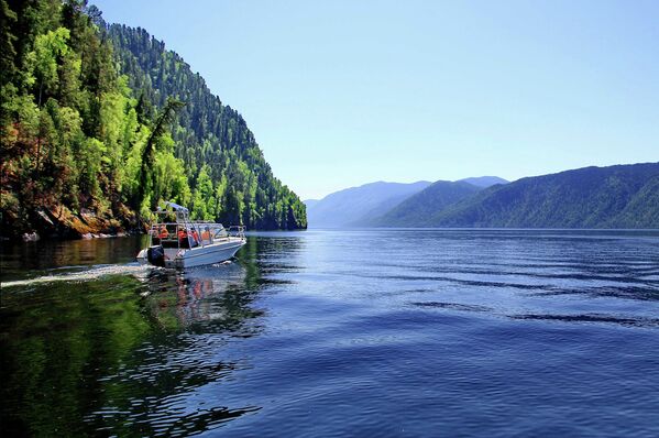 El lago Telétskoye es la perla de los montes rusos de Altái - Sputnik Mundo
