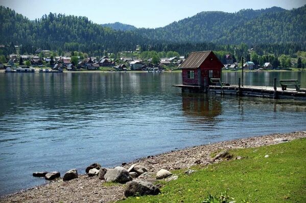 El lago Telétskoye es la perla de los montes rusos de Altái - Sputnik Mundo