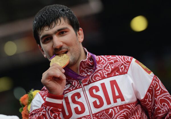 Judoca Taguir Jaibuláev, ganador del tercer oro olímpico de Rusia en Londres 2012 - Sputnik Mundo